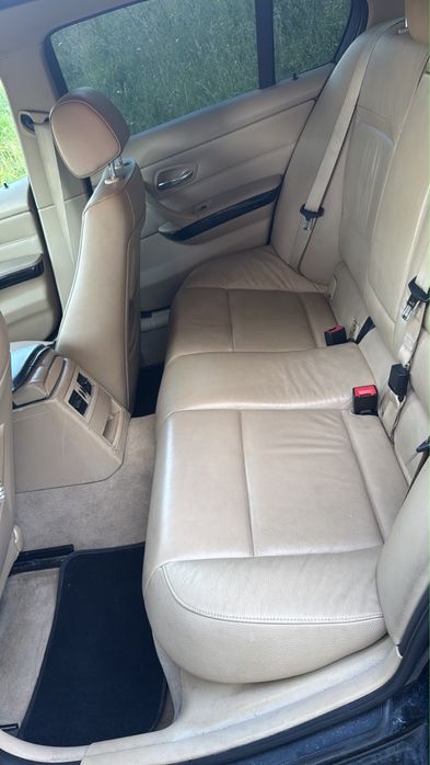 BMW E90 318D 2011