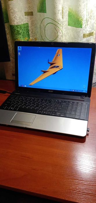 Отличный ноутбук Acer Aspire E1-531