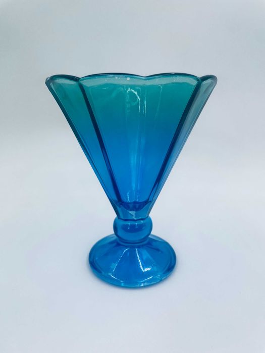 Pucharek do lodów ze szkła prasowanego Włochy