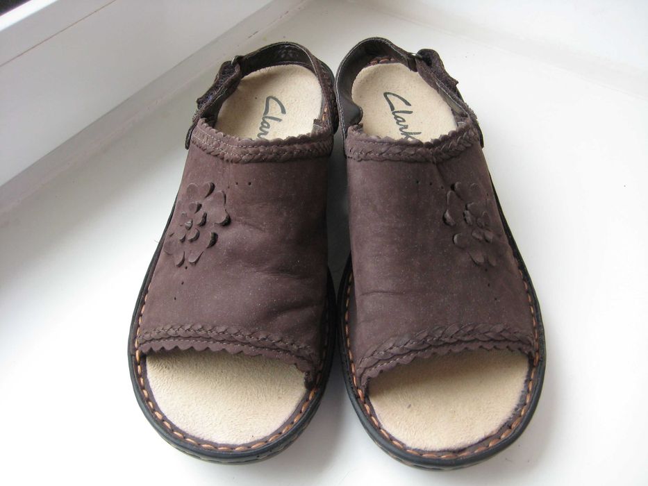 Нові шкіряні босоніжки clarks 37р. 24 см.