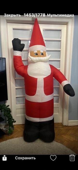 Надувний Санта Клаус.