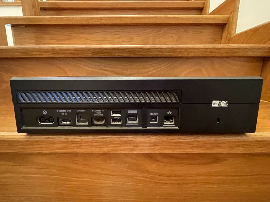 Xbox One Console with 4 Controllers: FIFA23, FORZA HORIZON 5, FAR CRY 564171737035011122