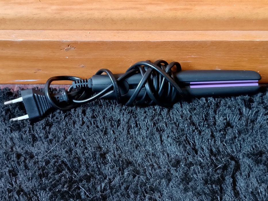 Alisador de cabelo de viagem em muito bom estado