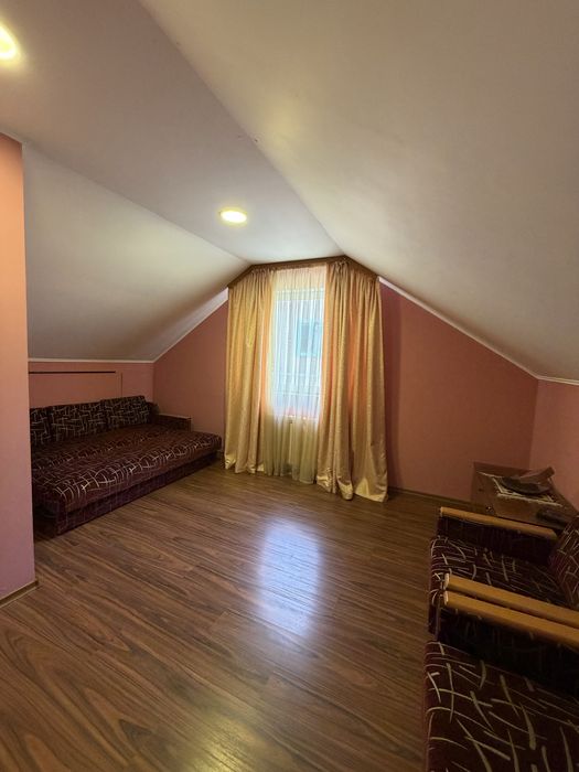Продаж будинку з камінною залою в престижному районі