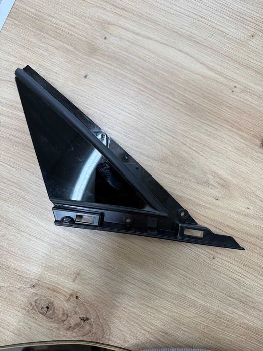 Форточка передня Tesla Model X молдинг крила трикутник Тесла ікс