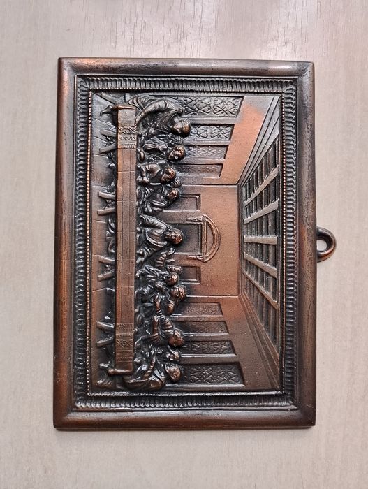 Барельєф " Тайна вечеря"