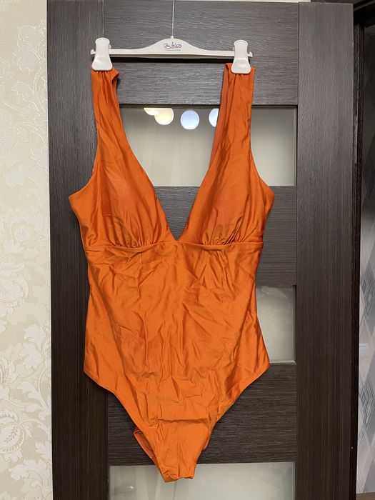 Розпродаж великих купальників