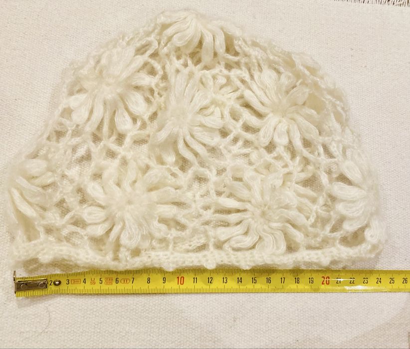 Gorro de lã recortado branco