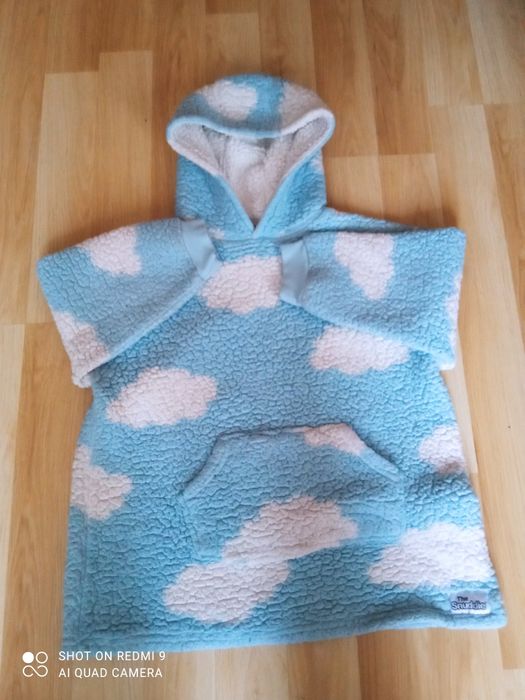 Ciepła bluza w chmurki, idealna na lato. Rozmiar s/m .