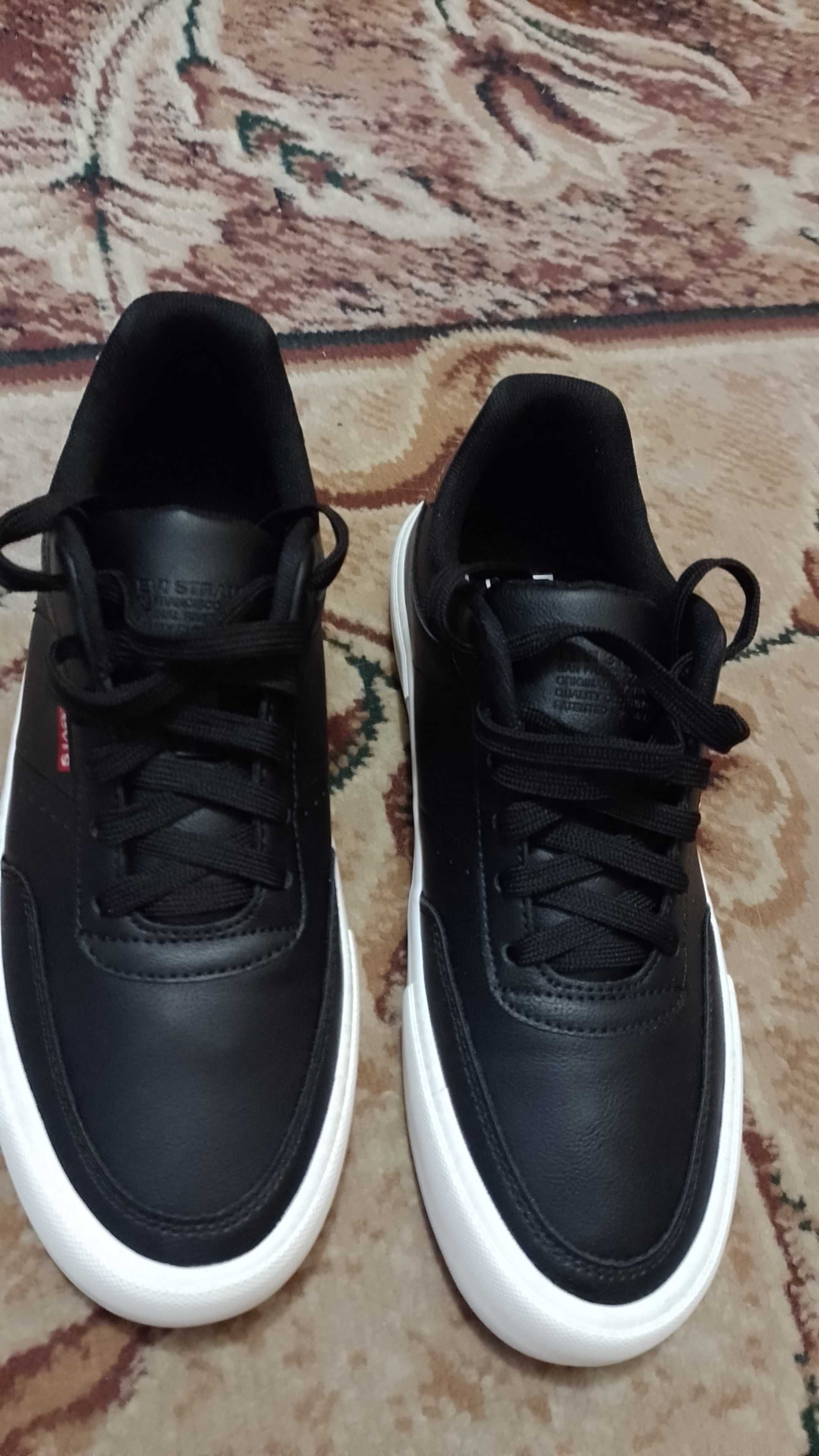 Levi s Munro Faux Leather Retro Low Top Sneakers .42 1 600 Olx