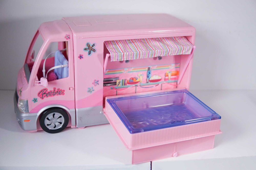 Autocaravana - Barbie Hot Tub Party Bus (2006)