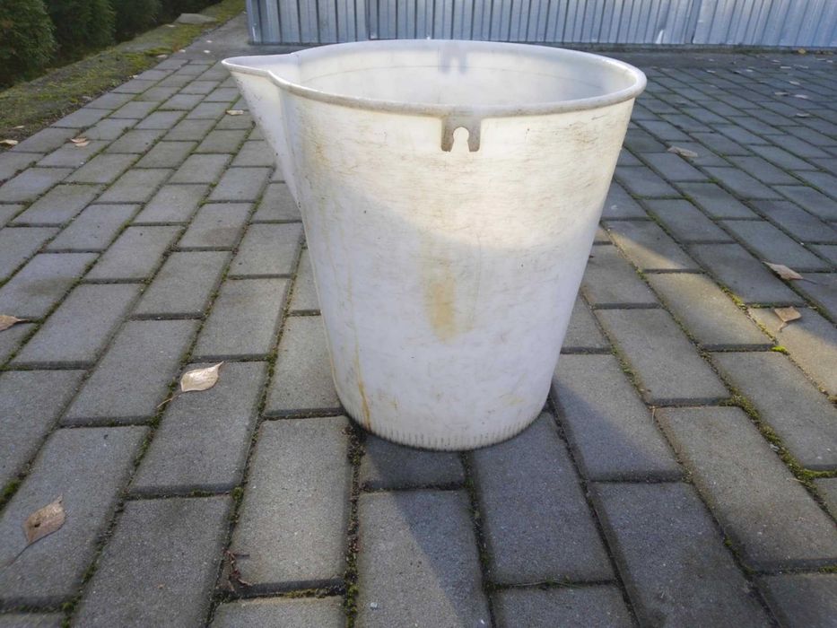 Wiadro plastikowe wiaderko białe z lejkiem dziubkiem 25l 32cm PRL