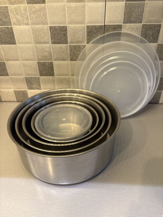 Zestaw pojemników metalowych do przechowywania z przykrywkami