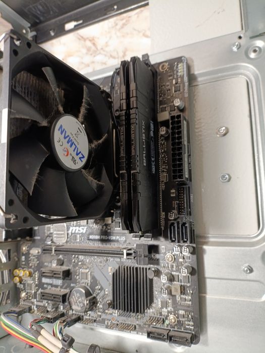 H310 I5 9400f Crusial Ballistics ddr4 16 gb 3000mhz