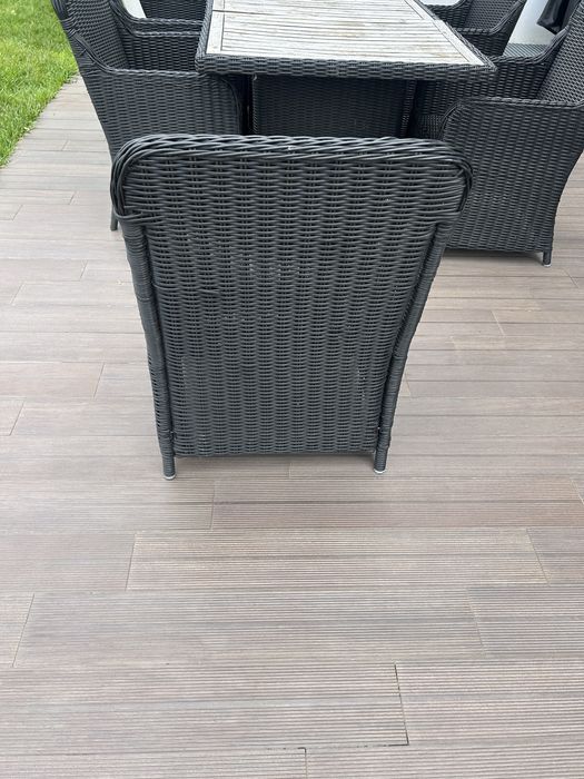 Mesa de jardim com tampo em madeira e com 6 cadeiras