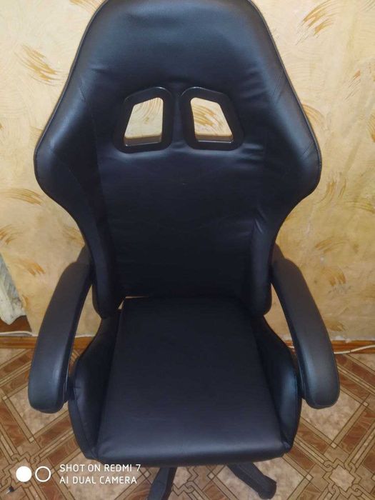 Геймерское эргономичное кресло с подушкой. Новое