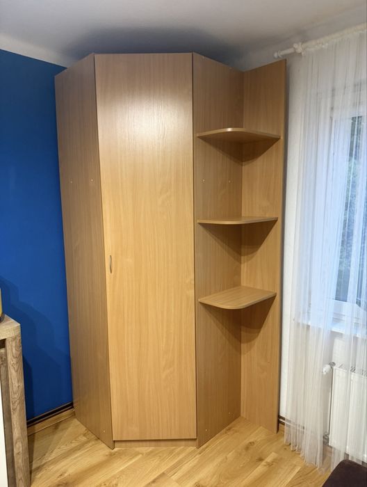 Narożna Szafa Z Półkami
