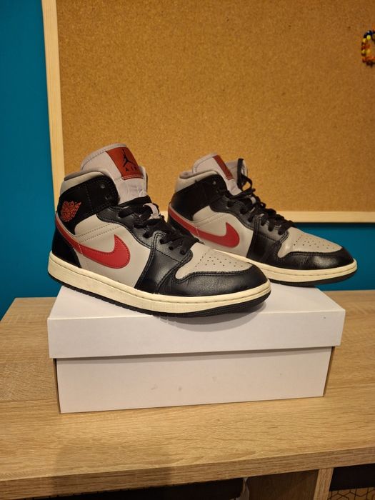 Trampki- Sneakersy, buty sportowe,  Nike Air Jordan 1 MID, rozmiar 37,