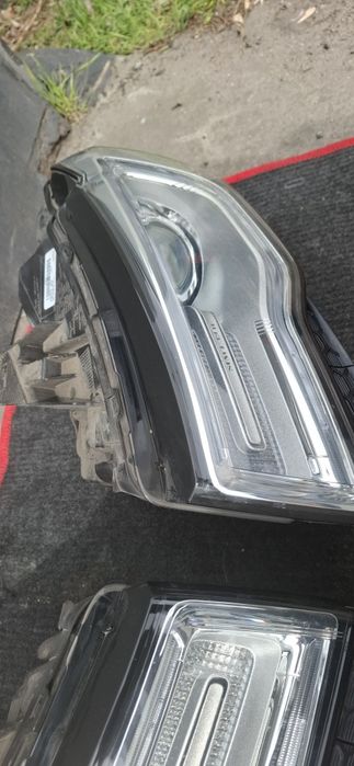 Lampa przod  Grand cherokee WK2  BI -Xenon skrętny 55112912AB 68111035AG