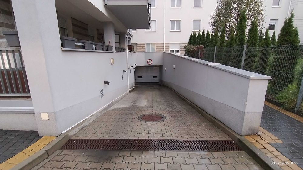 Sprzedam miejsce postojowe ul. Pychowicka 18J Kraków przy Zakrzówku