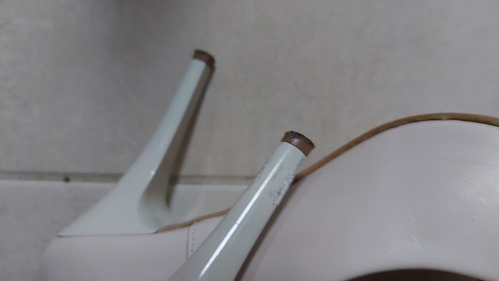 Skóra skorzane kremowe szpilki Sala 35