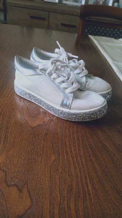 Trampki dla dziewczynki