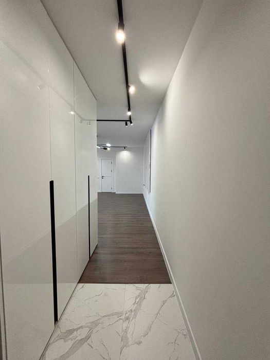 Трикімнатна квартира з ремонтом в центрі міста_M