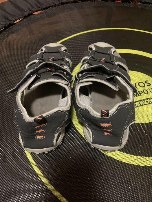 Sandalias menino