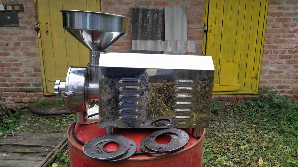 Млин DEZOPT HK-830 (3 кВт, 200 кг/годину)