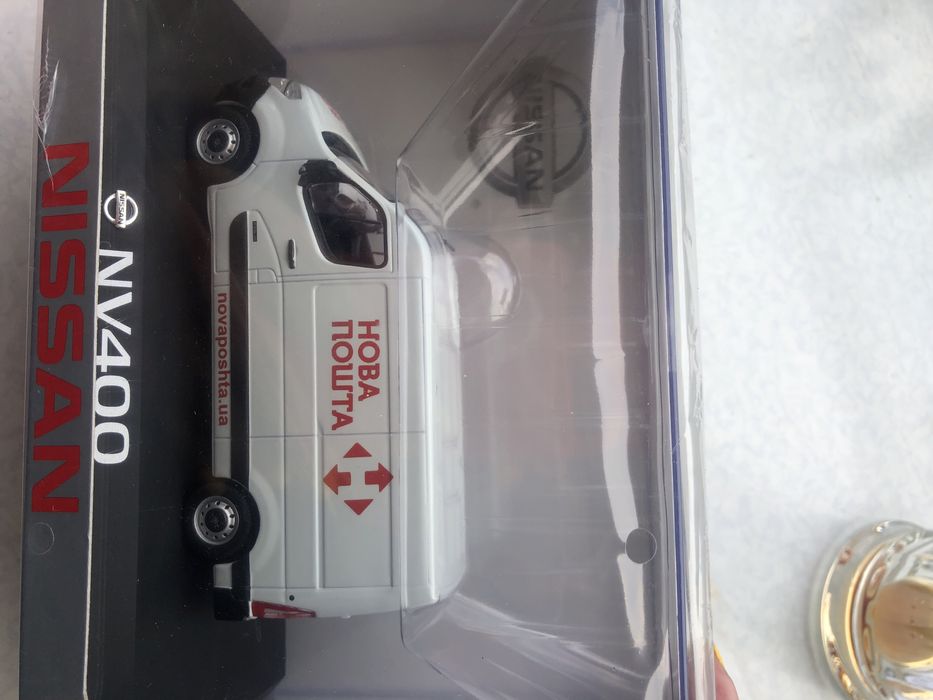 Модель авто Nissan NV 400 1:43