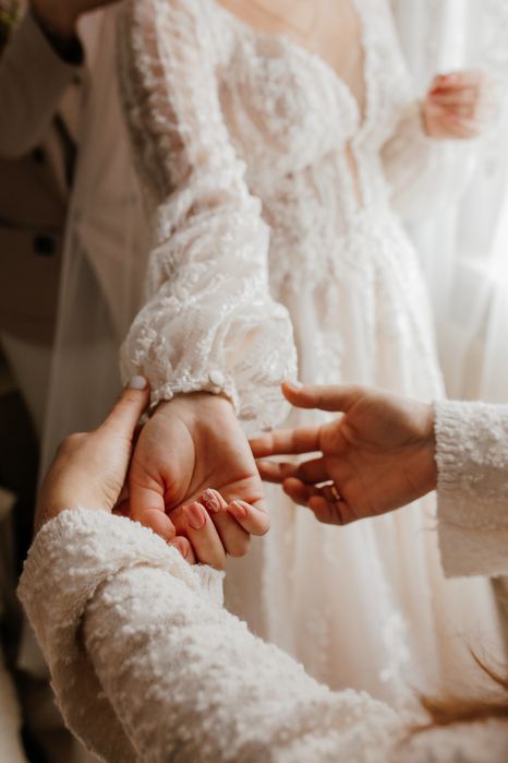 Продаю весільну  сукню