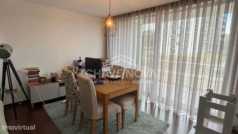 APARTAMENTO T2 | CANIDELO | 103 M² | VARANDA 5,60 M² | BOX 17,50 M² |