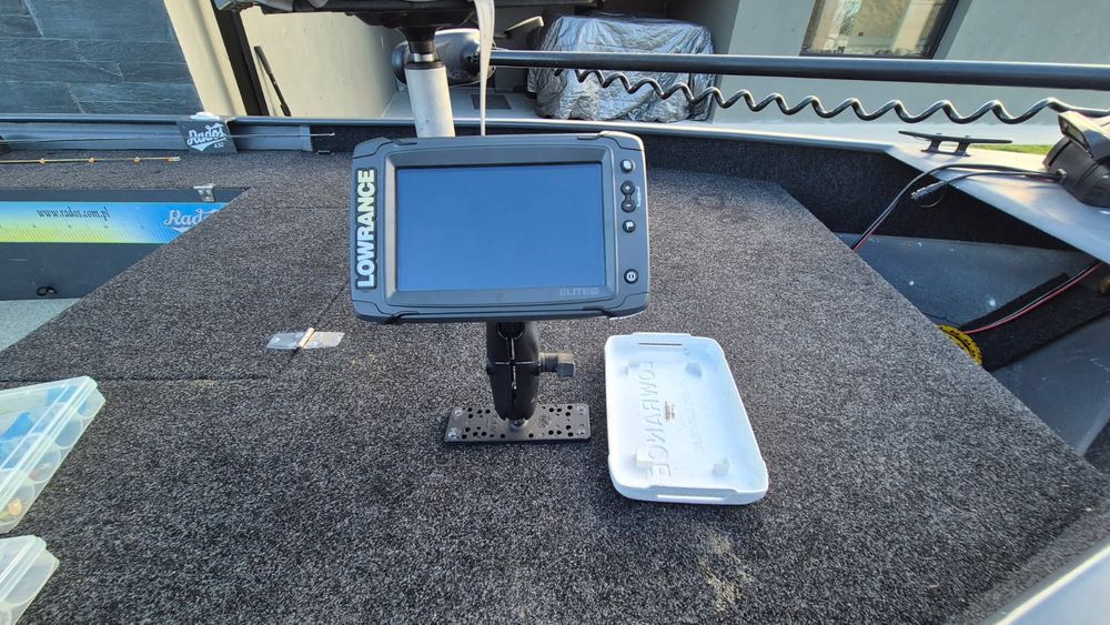 Łódź łódka   wędkarska aluminiowa  silnik dziobowy  echosonda