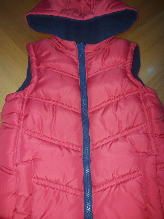 Czerwona gruba kamizelka roz. 3-4 lata