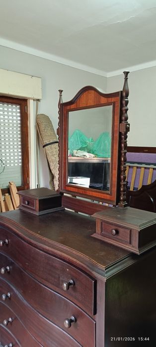 Móvel espelho em mogno