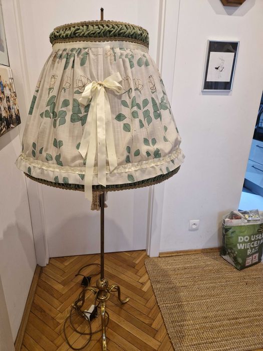 Stylowa lampa podłogowa