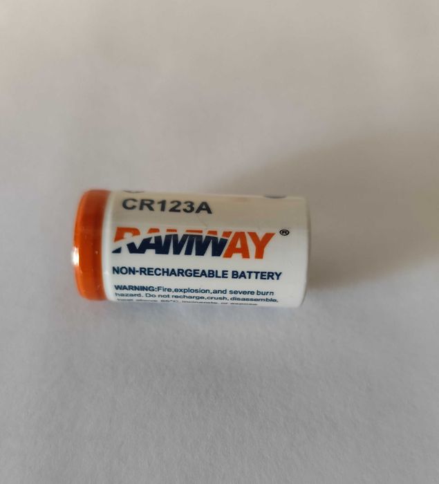 Lithium CR123A (3V, 1500mAh).