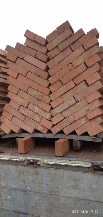 Цегла М 100-120 повнотіла.