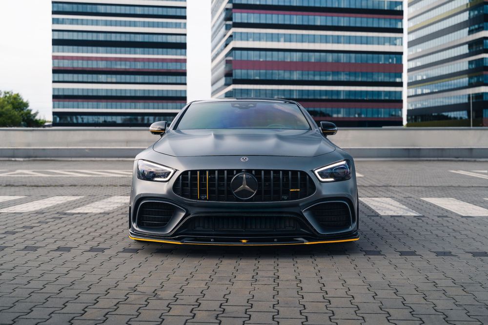 Wynajem Mercedes-AMG GT 63s V8-wypożyczalnia samochodów