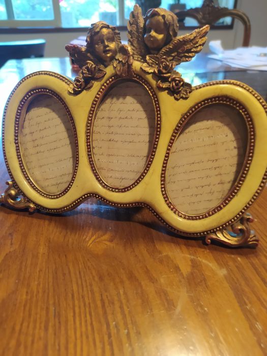 Moldura em talha dourada para 3 fotografias