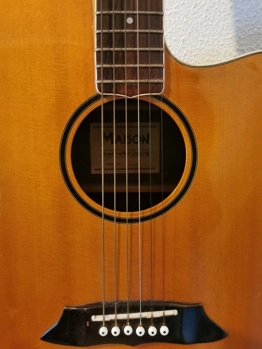 Guitarra acústica Maison