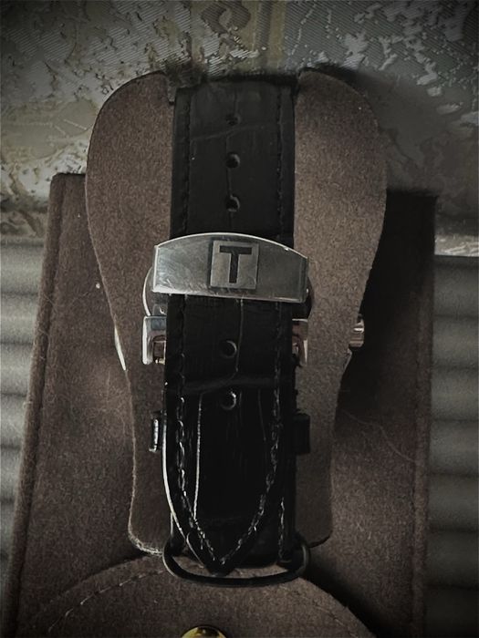 Продам часы Tissot Swiss Made | Le Locle Day-Date | Классические часы