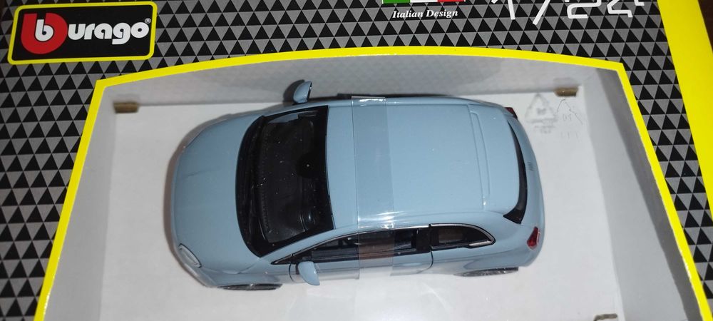 Bburago Fiat 500e Met. Blue 2023r, skala 1:24.