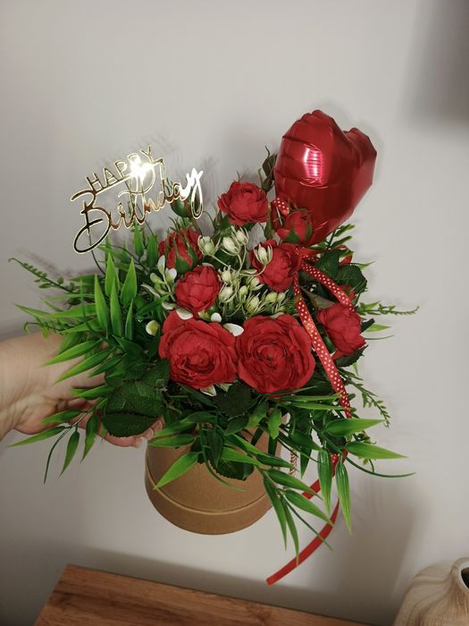 Box urodzinowy z kwiatami