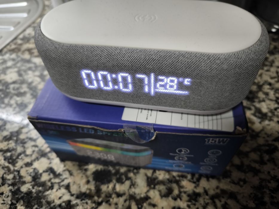 Wireless Led Speaker com Relógio