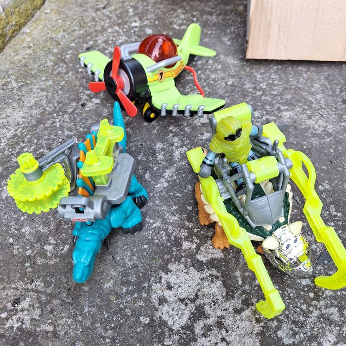 Fisher Price do zamku ludziki ,smoki,robot