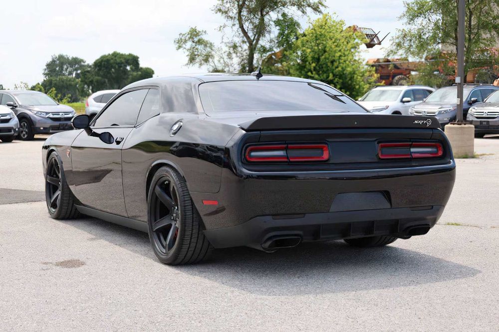 Dodge Challenger SRT Hellcat      2017