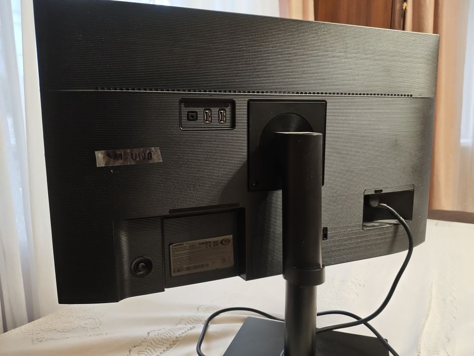 Монітор: Samsung F27T450FQI
Діагональ: 27"