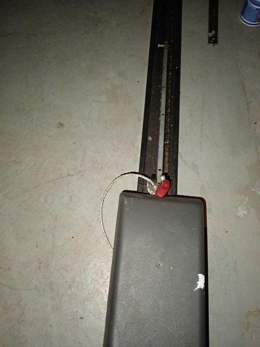 Guia de calha de ferro portão de garagem com corrente