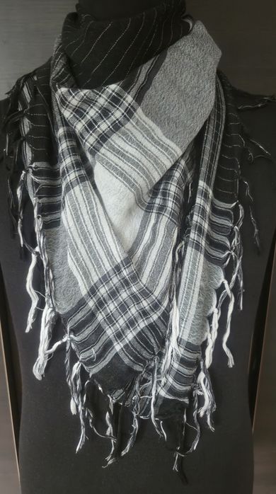 Unikalna chusta w stylu boho – idealna na każdą okazję!